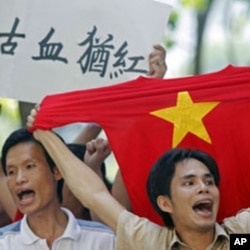 2011年6月越南示威者抗議中國宣示南中國海主權