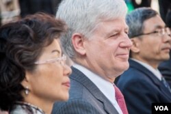 美国在台协会处长马启思出席展览开幕式。（美国之音记者方正拍摄）