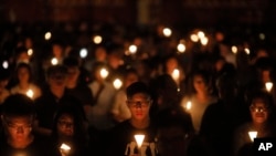 香港民众在维多利亚公园举行六四烛光纪念会