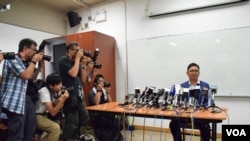 大批傳媒採訪周永勤記者會。（美國之音湯惠芸拍攝）