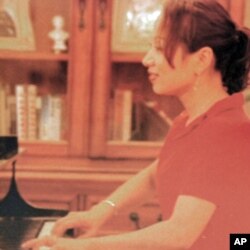 台商康文杰太太放弃在台湾的钢琴教学事业