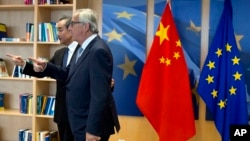 盟主席容克和中國外長王毅在歐盟布魯塞爾總部(2018年6月1日)