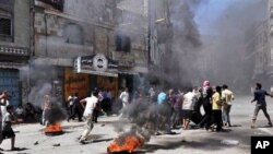 也門首都薩那一座政府大樓遭炮轟﹐政府軍懷疑反對派軍官在這座大樓中避難