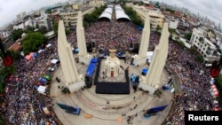 2013年11月24日反政府示威者聚集在曼谷