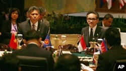 東盟國家外長會議在印尼巴厘島舉行﹐就會員國與中國的南中國海爭端找到解決方案。