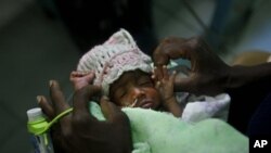 海地一个出生三天的早产儿（资料照）