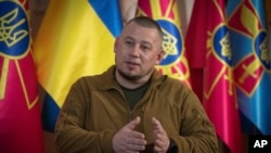 具備前線戰鬥經驗的烏克蘭總統辦公室副主任帕夫洛·帕利薩(Pavlo Palisa)在採訪中表示，烏克蘭尋求增強戰鬥力的方法，正處於起草招募新兵改革的最後階段。 (美聯社：2025年1月22日)