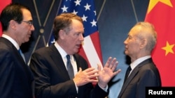 美國貿易代表萊特希澤和財政部長努欽 2019年7月31日在上海與中國副總理劉鶴交談。