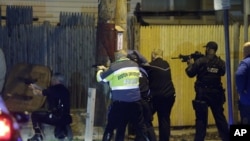 搜捕波士頓爆炸案嫌疑人的警察