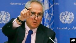 ໂຄ​ສົກ​ສະ​ຫະ​ປະ​ຊາ​ຊາດ ທ່ານ​ສະ​ແຕັບ​ຟານ ດູ​ຈາ​ຣິກ ຕອບ​ຄຳ​ຖາມ​ຢູ່​ຫ້ອງ​ການ​ໃຫຍ່​ສະ​ຫະ​ປະ​ຊາ​ຊາດ ໃນ​ທີ 20 ມິ​ຖຸ​ນາ 2017