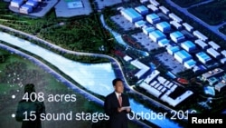 2016年10月17日，大連萬達集團的高群耀在洛杉磯的一次商務活動上講話。