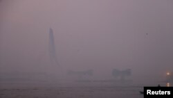 印度首都新德里早上出現的霧霾景觀