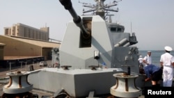 英國皇家海軍“薩瑟蘭號”護衛艦前甲板（2011年資料照）