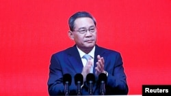 ແຟ້ມພາບ - ນາຍົກລັດຖະມົນຕີຈີນ ທ່່ານ ຫຼີ ຈຽງ, ເຊິ່ງປາກົດໂຕໃນງານເປີດໂຕ ກອງປະຊຸມ China Development Forum 2024 ໃນ ນະຄອນຫຼວງປັກກິ່ງ ວັນທີ 24 ມີນາ, ຈະເປັນໂຕແທນຂອງຈີນ ໃນກອງປະຊຸມສາມຝ່າຍ ທີ່ກຳລັງຈະຈັດຂຶ້ນ.