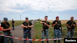 7月20日亲俄武装分离分子把守在乌克兰东部马航坠机现场