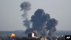 遭到火箭攻击之后，以色列5月4日对加沙地带实施空袭。