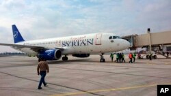 资料照片：叙利亚一家商业飞机抵达阿勒颇机场。（2020年2月19日）