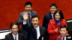 蘇嘉全（中）2016年2月1日當選台灣立法院長（美聯社）