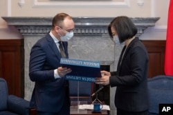 2021年11月29日，立陶宛國會議員馬爾德基斯在台灣總統府與台灣總統蔡英文會晤。 （照片由台灣總統府提供）