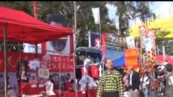 2013-02-06 美國之音視頻新聞: 梁振英在香港年宵花市成發泄對象