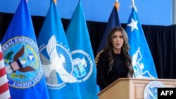 Министр внутренней безопасности США Кристи Ноэм выступает перед сотрудниками в штаб-квартире Министерства внутренней безопасности (DHS) в Вашингтоне, округ Колумбия, 28 января 2025 года.