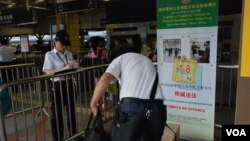 港府實施「限奶令」接近兩個月，水貨客的運作方式有所改變，由以往大批聚集，化整為零