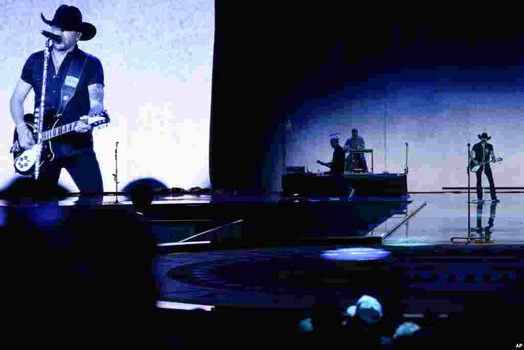 Джейсон Алдин выступает на &laquo;Балу свободы&raquo; в Вашингтонском конференц-центре.