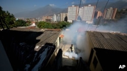 委內瑞拉衛生人員進行防蚊工作