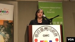 美國國務院台灣事務協調辦公室主任藍鶯20-19年11月9日在華府台灣同鄉會感恩節餐會就美台關係發表講話（美國之音鍾辰芳拍攝）