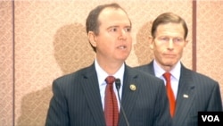 民主党众议员希夫（Adam Schiff）推动新枪支法案。