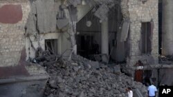 在埃及首都開羅的土耳其領事館前發生汽車炸彈爆炸事件現場