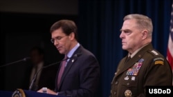 國防部長埃斯珀(Mark Esper)和美軍參謀長聯席會議主席米利(Mark Milley)2019年12月20日一起見記者（美國國防部照片）