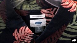 北京商店裡出售的“中國製造”美國品牌服裝