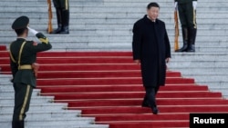 中国国家主席习近平抵达人民大会堂参加仪式。(2019年10月25日)