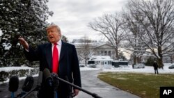 特朗普总统在启程前往新奥尔良参加农场大会之际在白宫南草坪对媒体讲话。(2019年1月14日)