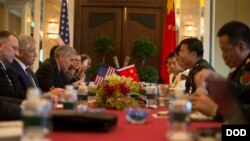 美國國防部長哈格爾5月31 日與中國軍隊副總參謀長王冠中會晤（美國國防部圖片）