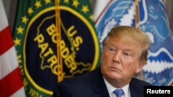 2019年4月5日，美國總統唐納德·特朗普參加美國邊境巡邏隊加勒西哥站的移民和邊境安全圓桌討論。