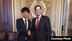 美國參議員魯比奧去年會見香港眾志的秘書長黃之鋒。（香港眾志秘書長黃之鋒臉書圖片）