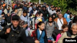 2015年9月23日為逃離中東戰亂和貧困的移民潮正集結在匈牙利邊界處。