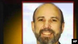 美國之音記者海因萊因。