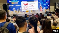 据主办单位统计，8月28至29日一连两日在湾仔会展举行的第二届”国际移民及置业博览”，入场人次超过33,000人，较今年3月底举行的第一届移民博览增加约60% (美国之音/汤惠芸)