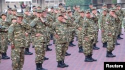 ປະ​ທາ​ນາ​ທິ​ບໍ​ດີ ອິນ​ໂດ​ເນ​ເຊຍ ທ່ານ ປ​ຣາ​ໂບ​ໂວ ຊູ​ບຽນ​ໂຕ ເຂົ້າ​ຮ່ວມ​ການ​ອອກ​ກຳ​ລັງ​ກາຍ​ໃນ​ລະ​ຫວ່າງການ​ປະ​ຊຸມ​ຫາ​ລື​ກັບ​ບັນ​ດາ​ລັດ​ຖະ​ມົນ​ຕີ​ຢູ່​ໂຮງ​ຮຽນ​ທະ​ຫານ​ໃນ​ເມືອງ ມາ​ເກ​ລາງ, ແຂວງ ຈາ​ວາ, ອິນ​ໂດ​ເນ​ເຊຍ, 25 ຕຸ​ລາ 2025.