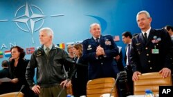 司令员们在北约总部等待举行国防方面的部长级会议（2015年12月1日）