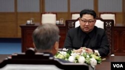 北韓領導人金正恩4月27日和南韓總統文在寅於板門店會談。
