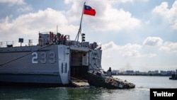 台灣漢光36號演習第2天，海軍在左營軍港為聯合登陸作戰操演進行準備(2020年7月14日, 取自台灣國防部推特)