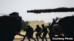 台湾陆军的一个装甲旅在春节前的1月19日举行实兵对抗军演。（台湾国防部网站）