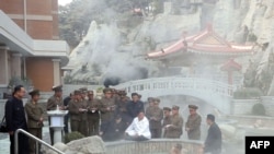 北韓領導人金正恩10月25日視察陽德郡的溫泉度假勝地。