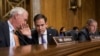 来自佛罗里达州的共和党联邦参议员鲁比奥（Marco Rubio，中）在参议院（2018年1月9日）