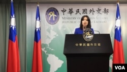 台灣外交部發言人歐江安2019年10月31在簡報會上回應媒體提問。（美國之音齊勇明攝）