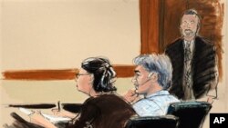 紐約法庭星期四指控阿巴卜西亞爾(中)參與暗殺沙特大使的陰謀。(法庭繪圖)